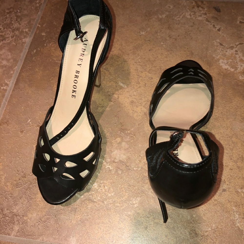 Shoes - Picture 4 of 5